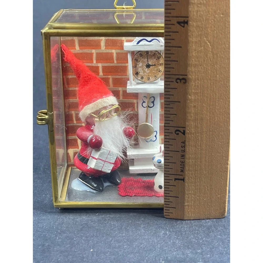 VTG Brass Glass Shadow Box Santa Diorama Taiwan Christmas Ornament Cat Clock 4